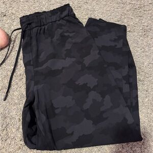 Lulu pants 26’ comfy and easy to throw on